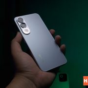 image of vivo V70 FE Review: 7,000mAh, 200MP, and One Honest Camera Caveat - HelloExpress - 4