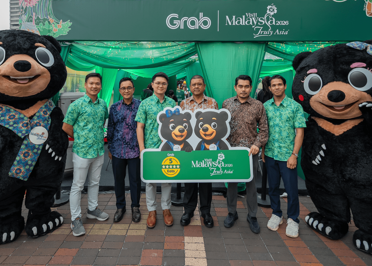 Grab × Visit Malaysia 2026 5-Star Eats mural launch event with bear mascots and Tourism Malaysia officials