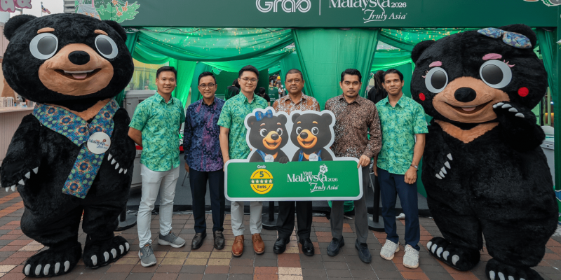 Grab × Visit Malaysia 2026 5-Star Eats mural launch event with bear mascots and Tourism Malaysia officials