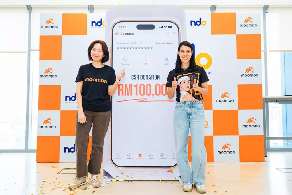 image of Moomoo Malaysia Hits 2 Million Downloads, Pledges RM100k to Nicol David Organisation - HelloExpress - 1