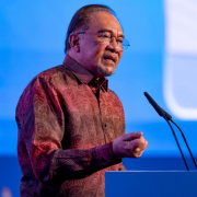 image of Malaysia's PM Anwar: E-Wallets Must Repay Scam Victims Within 7 Days if Fraud Safeguards Fail - HelloExpress - 4