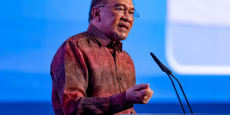 Malaysia's PM Anwar: E-Wallets Must Repay Scam Victims Within 7 Days if Fraud Safeguards Fail 1 image of Malaysia's PM Anwar: E-Wallets Must Repay Scam Victims Within 7 Days if Fraud Safeguards Fail - HelloExpress - 1