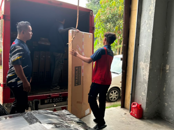 Saifu and team handling parcels at the BEST Express Malaysia Puncak Alam station during peak season
