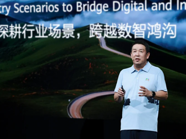 Huawei keynote at HUAWEI CONNECT 2026 presenting the seven-step AI adoption approach and DIMAK engineering system