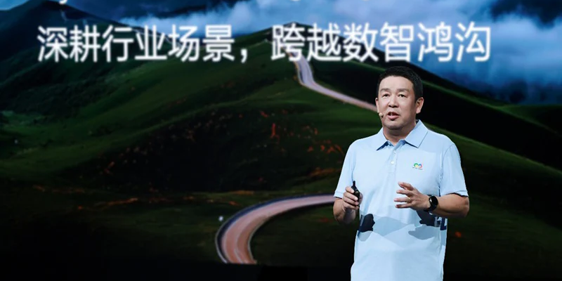 Huawei Outlines 7-Step AI Adoption Approach And DIMAK Engineering System At HUAWEI CONNECT 2026 1 Huawei keynote at HUAWEI CONNECT 2026 presenting the seven-step AI adoption approach and DIMAK engineering system